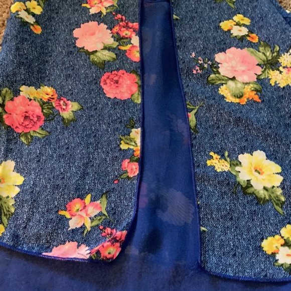 2/$20 Janice sleeveless shirt- Small - Picture 4 of 10